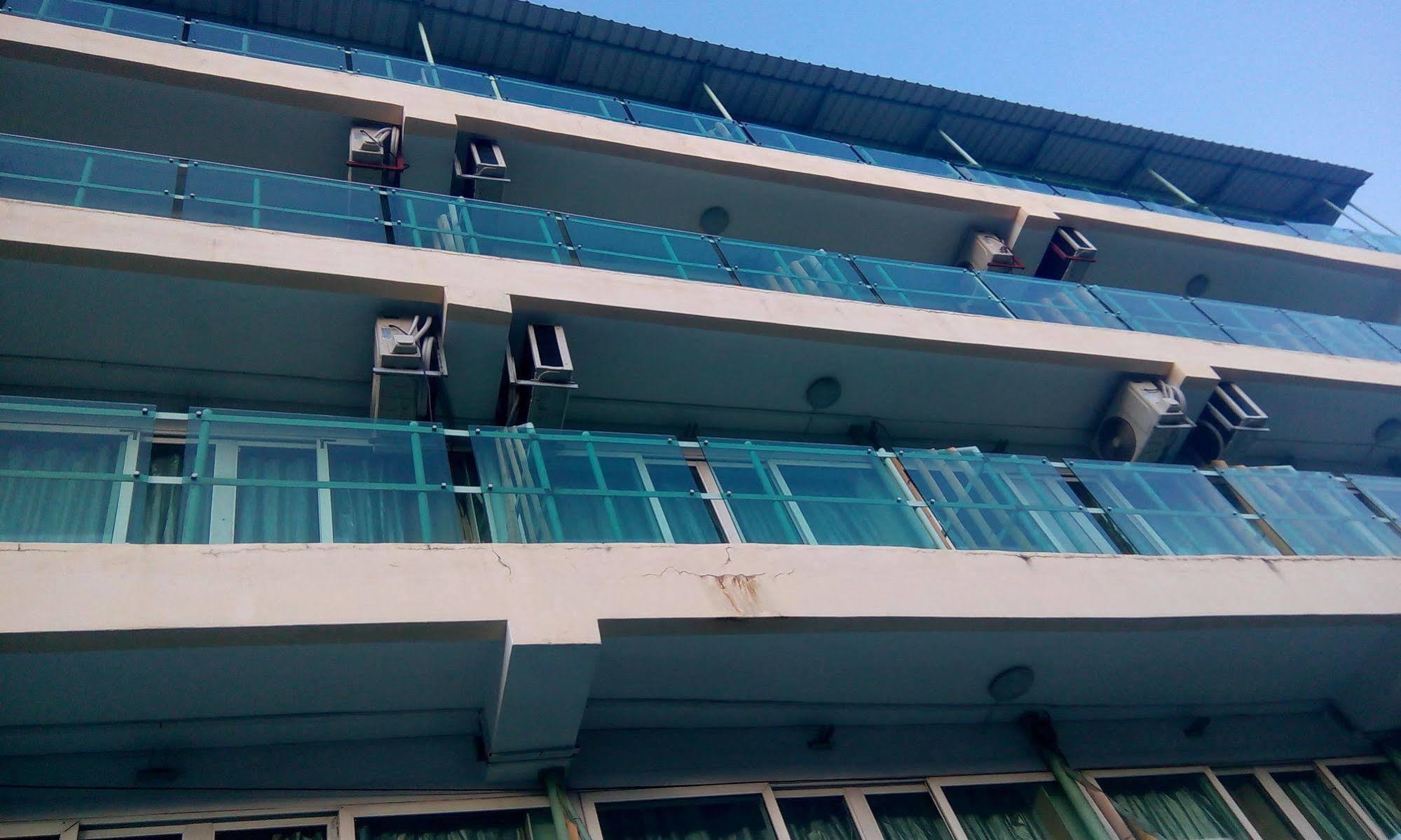 Hypertek Hotel Grand Bay Buitenkant foto
